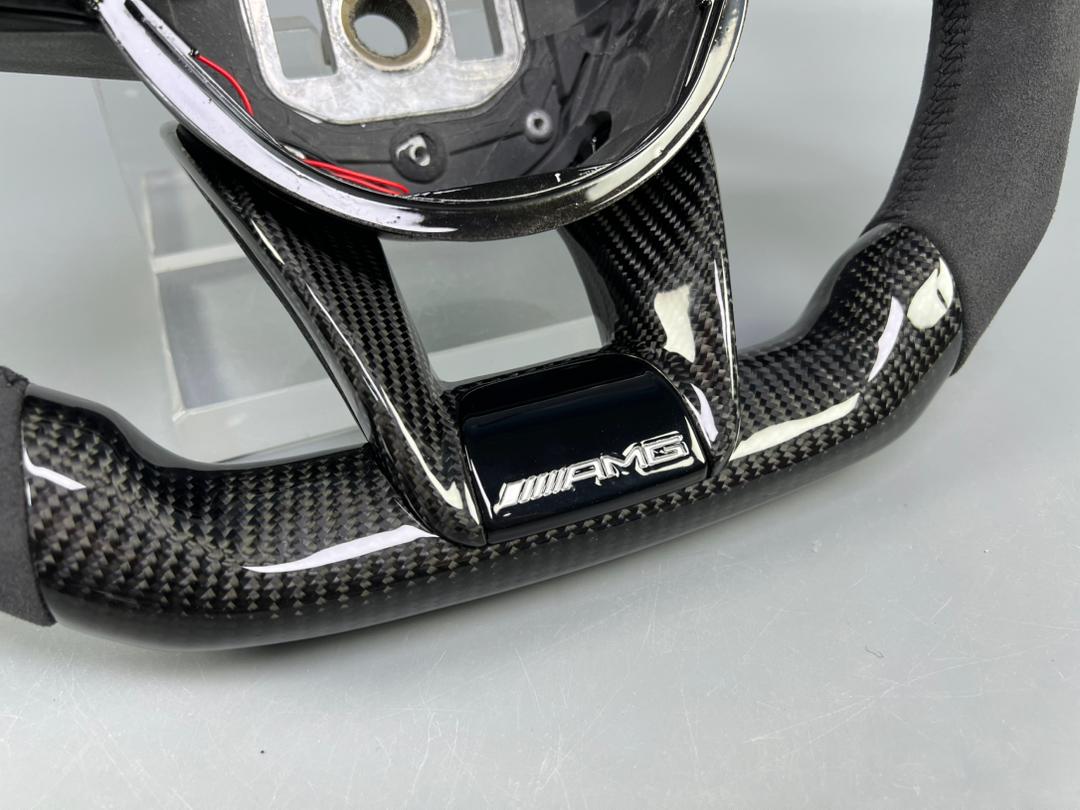 Volante de Carbono para Mercedes Clase A – Alcántara y Display